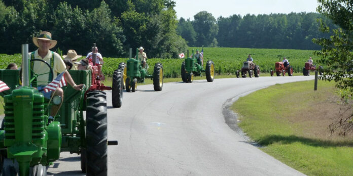 Piney-Chapel-American-Farm-Heritage-Days-Antique-Tractor